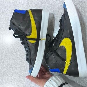 NIKE Mens Peace Love & Basketball Blazer Mid '77 Multi Black Blue Yellow Size9.5